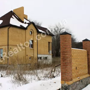 Трехэтажный дом в живописном месте Большая Даниловка.