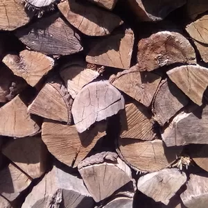 Продаю дрова дуб колотые с доставкой по Харькову и области от пяти и д