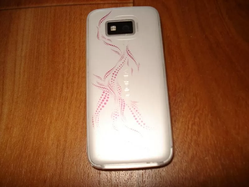 Nokia 5530 Pink on white 3