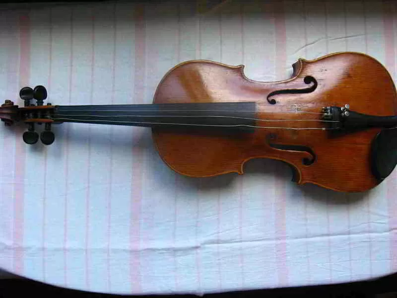 Скрипка 19-го века.
