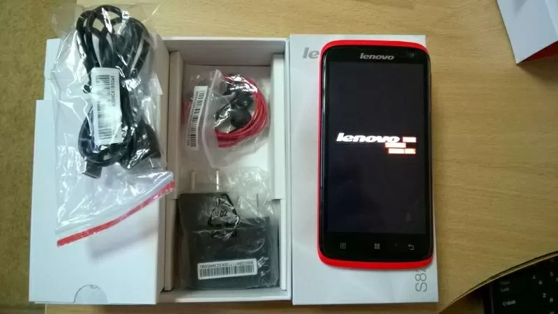 Смартфон Lenovo S820 (Red) (витринный вариант)