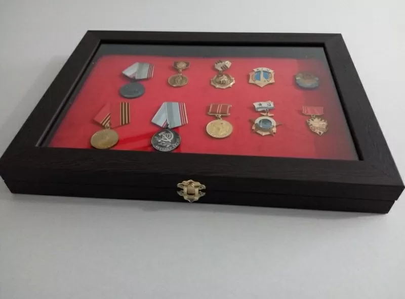 Витрины для значков,  медалей и других предметов коллекционирования 3