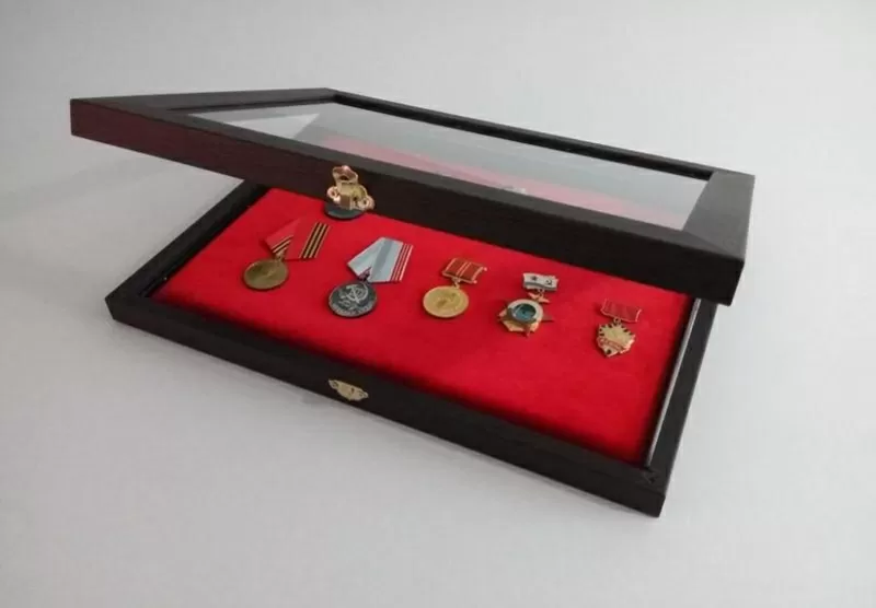 Витрины для значков,  медалей и других предметов коллекционирования
