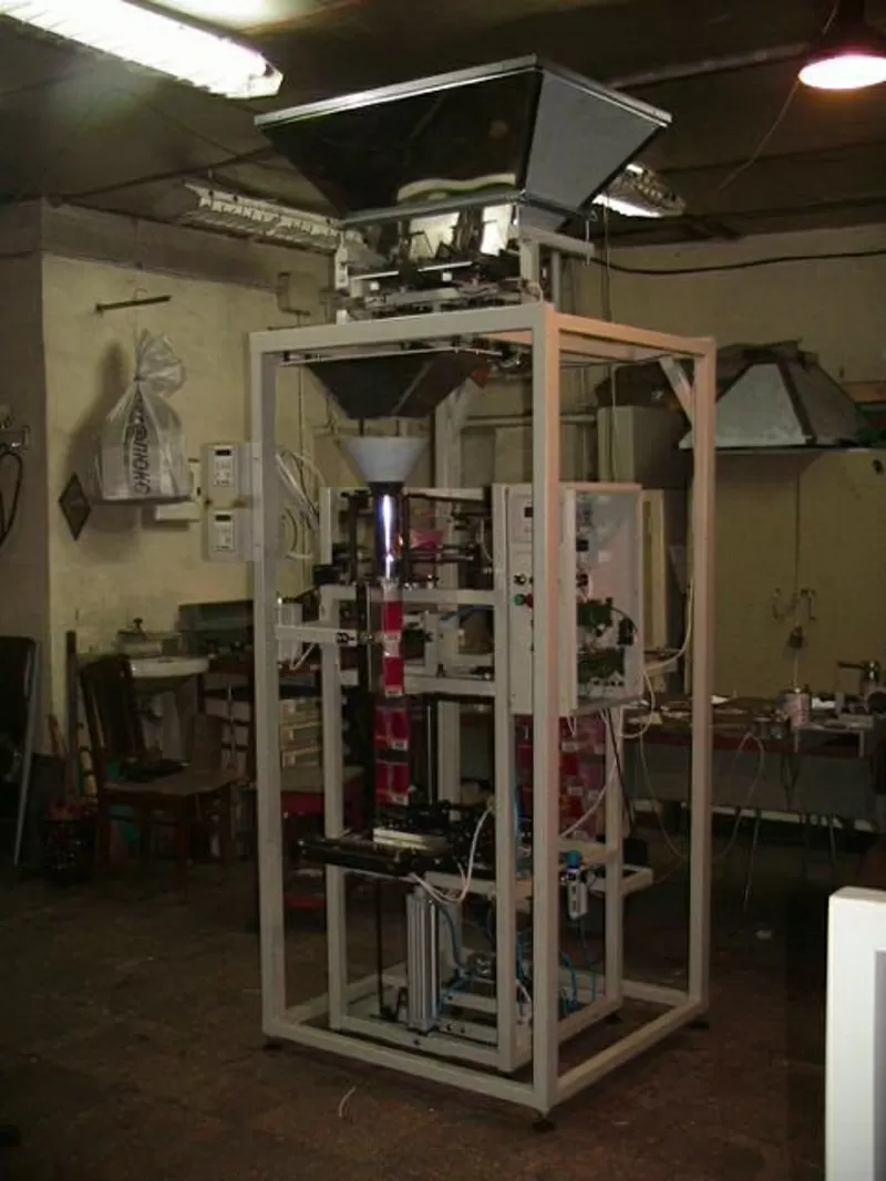Автомат двухручейковый  вертикальный,  упаковка сыпучих продуктов