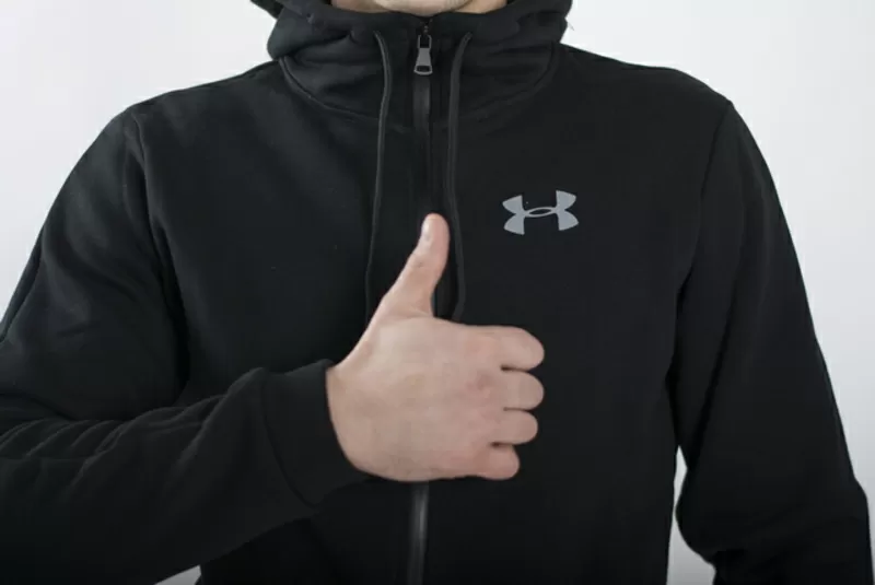 Продам спортивный костюм underarmour