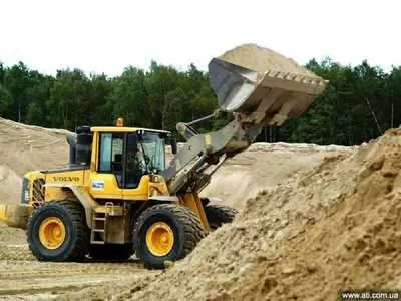Продам стройматериалы: песок,  щебень,  глина,  кирпич и прочие