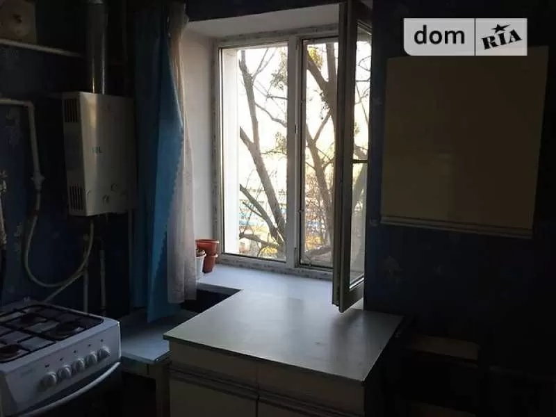 Продам свою 1 комн. квартиру 32 кв. м,  4/5,  возле метро ЮЖД 3