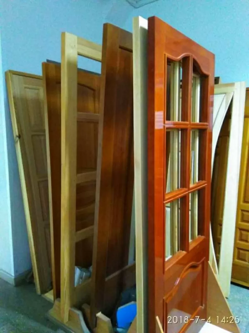 Двери из массива сосны и мебель из натурального дерева. Универмаг 
