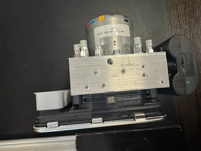 Компрессор пневмо подвески Mercedes GLS X167 A1673209405