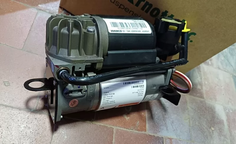 Пневмокомпрессор подвески E W211, S W220, CLS C219: Arnott P2192 8