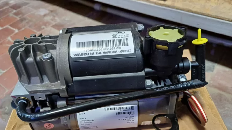 Пневмокомпрессор подвески E W211, S W220, CLS C219: Arnott P2192 9