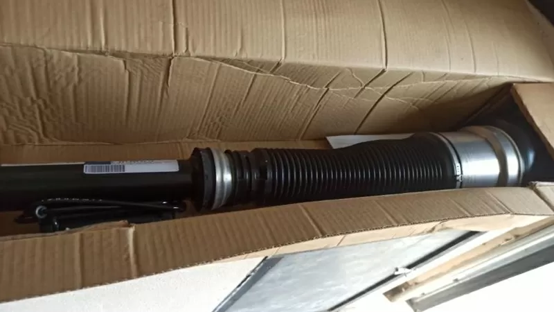 Пневмоамортизатор задний правый Mercedes S W221, CL C216 A2213205613 7