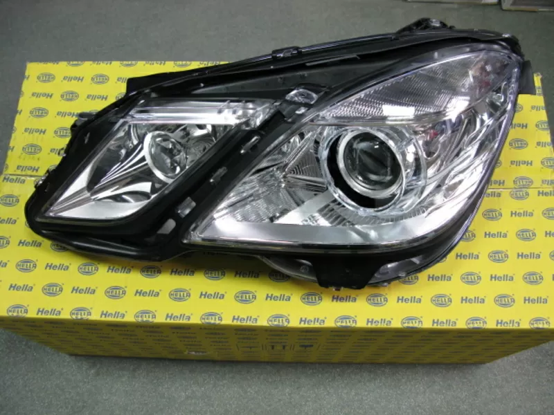 Фара левая bi xenon Mercedes E W212 Hella 1ZT010800211