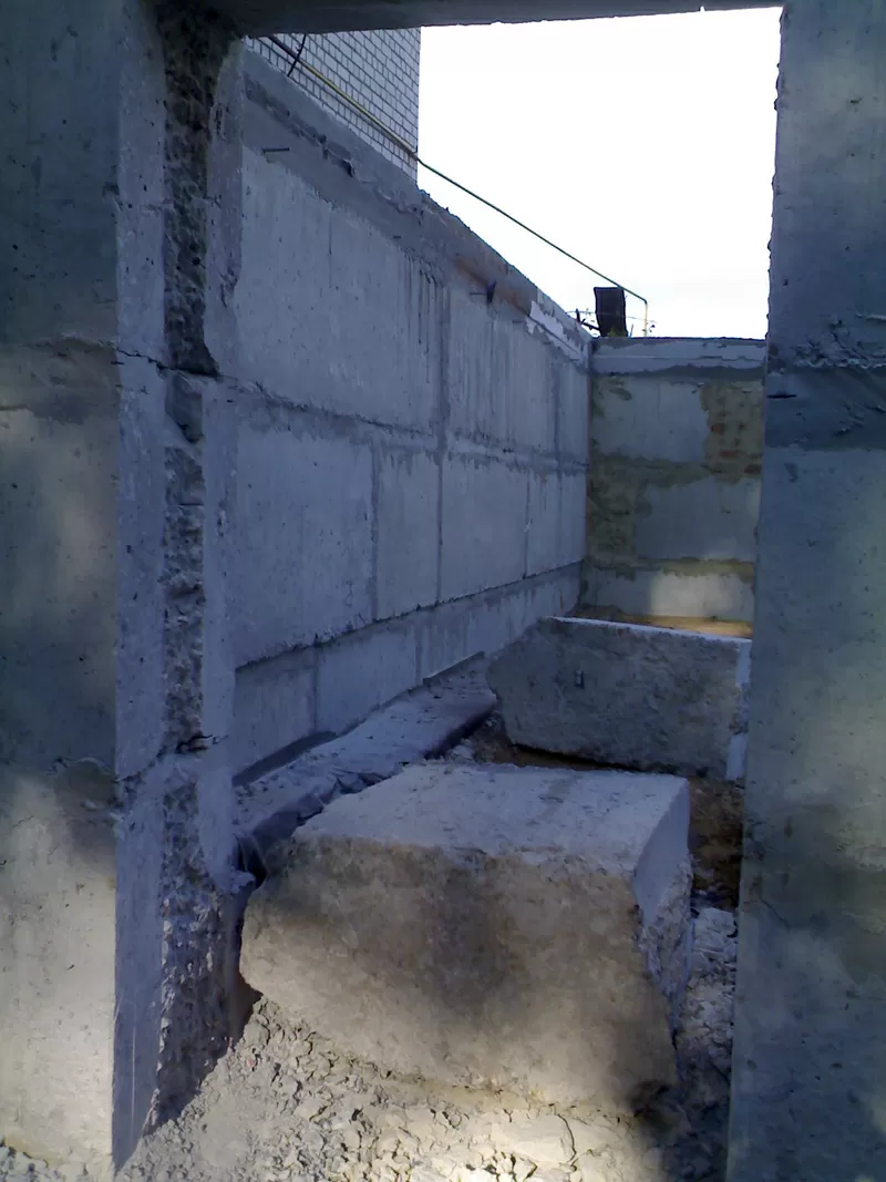 Проемы, отверстия в фундаментных блоках Демонтаж бетона, кирпича Харьк 4