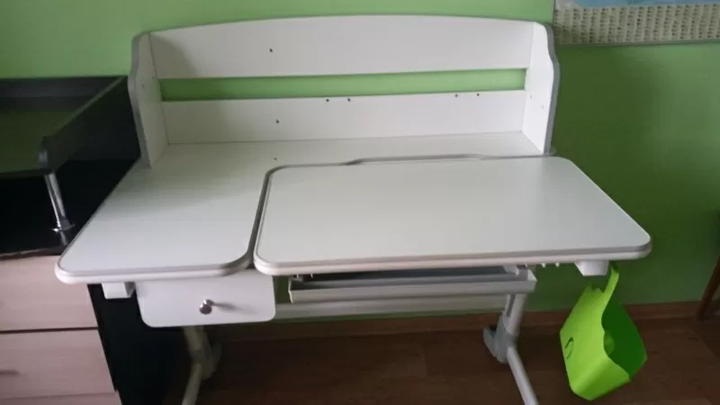 Отдам за Вашу цену. Парта школьника + стул. Самовывоз.Харьков. ХТЗ.