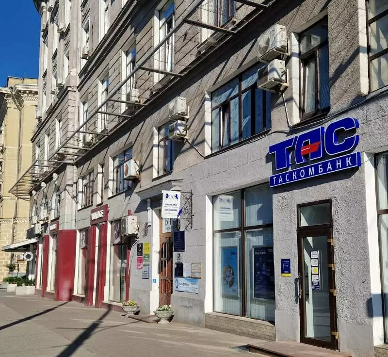 Сдам в аренду помещение 287м2,  пл. Конституции 1.  2