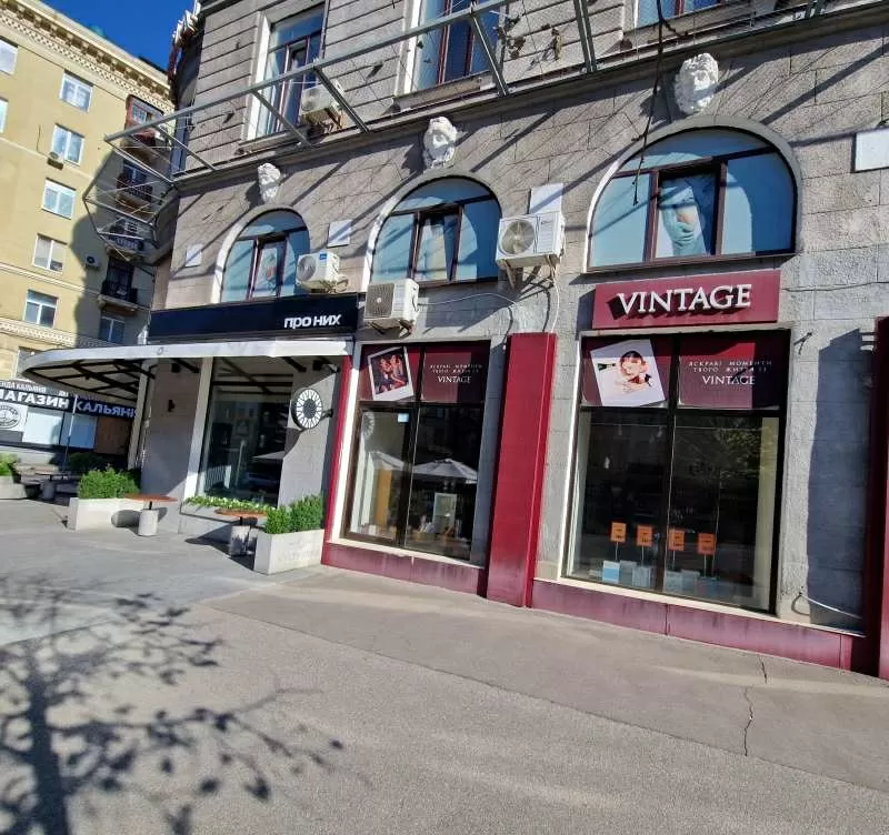 Сдам в аренду помещение 287м2,  пл. Конституции 1.  3