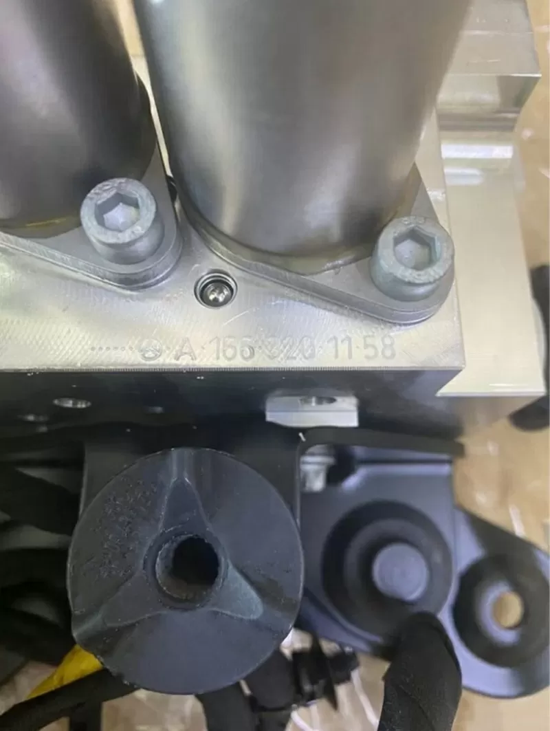 Блок клапанов перед. стаб-ра ML/GLE W166/C292, GL/GLS X166 A1663201158 2